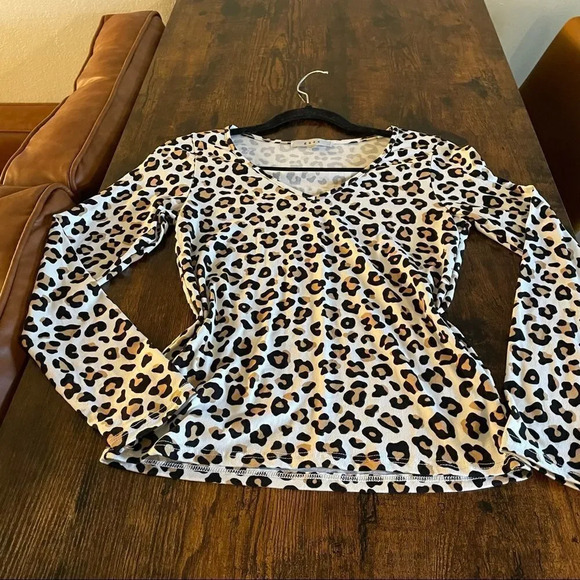 Gaze Cheetah Print Long Sleeve Top - Picture 9 of 12